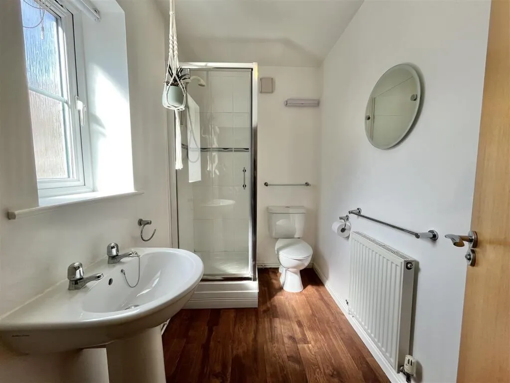4 bed Semi-Detached