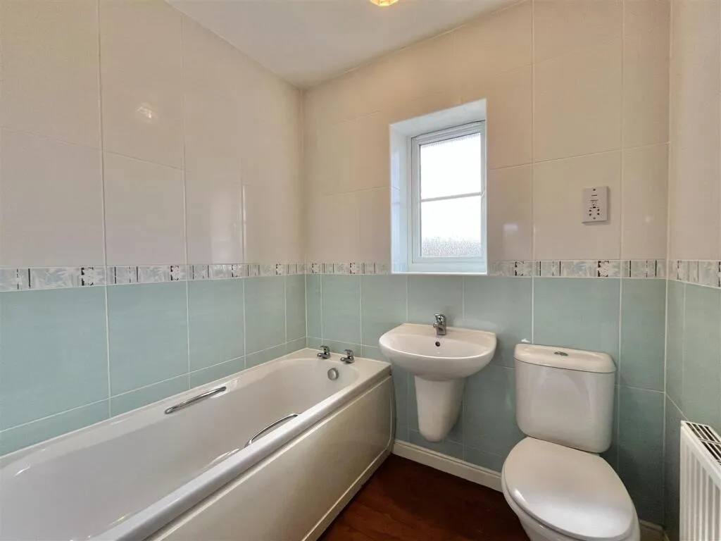4 bed Semi-Detached