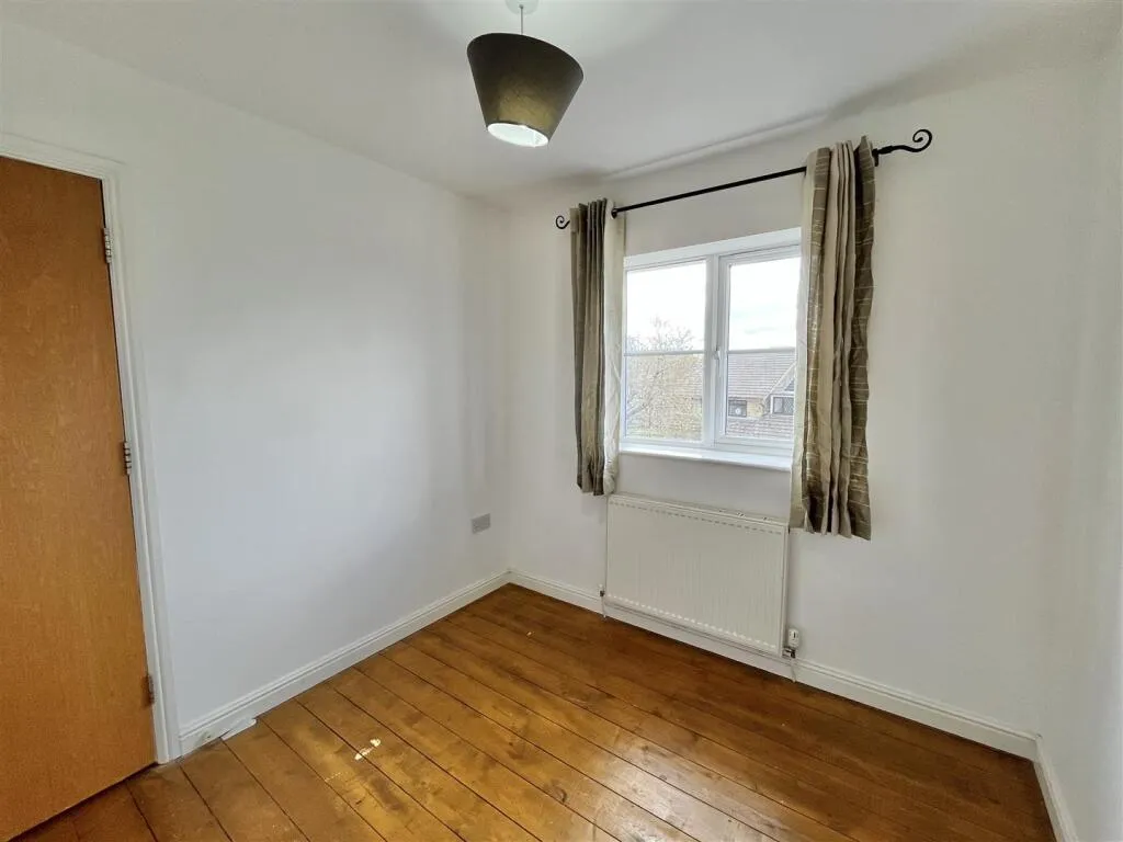 4 bed Semi-Detached
