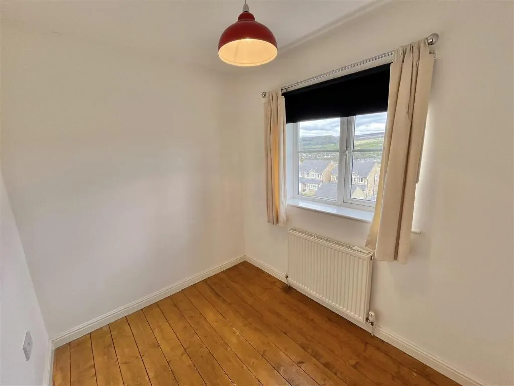 4 bed Semi-Detached