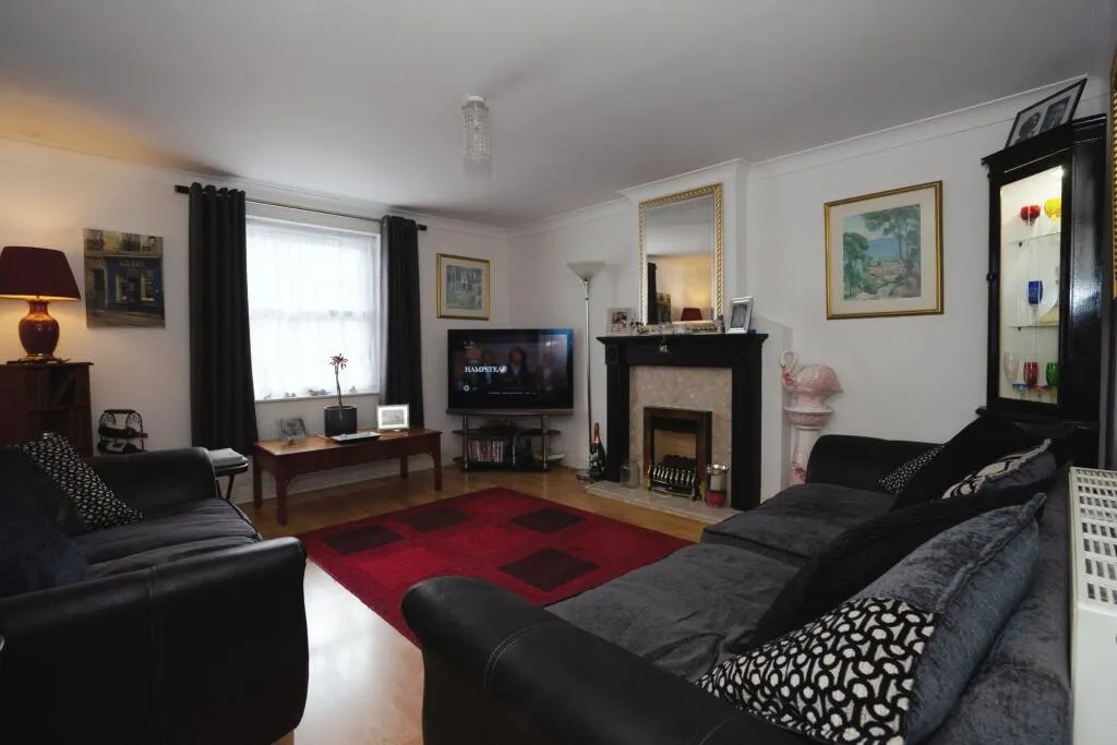 4 bed Semi-Detached