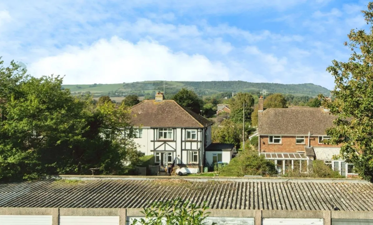 3 bed End of Terrace
