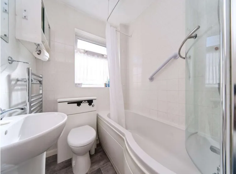 3 bed End of Terrace