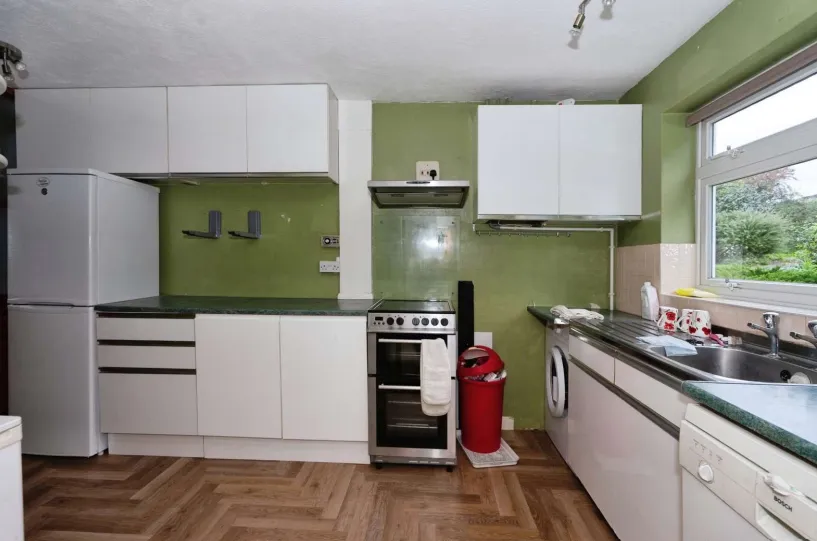 3 bed End of Terrace