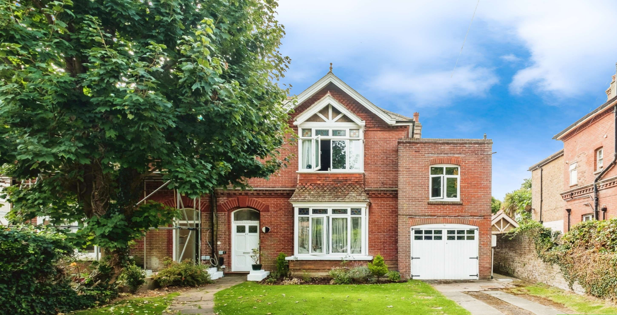 1 bed Ground Flat
