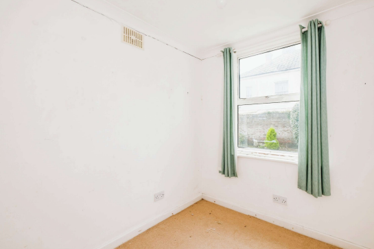 1 bed Ground Flat