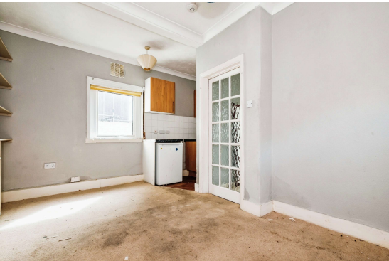 1 bed Ground Flat