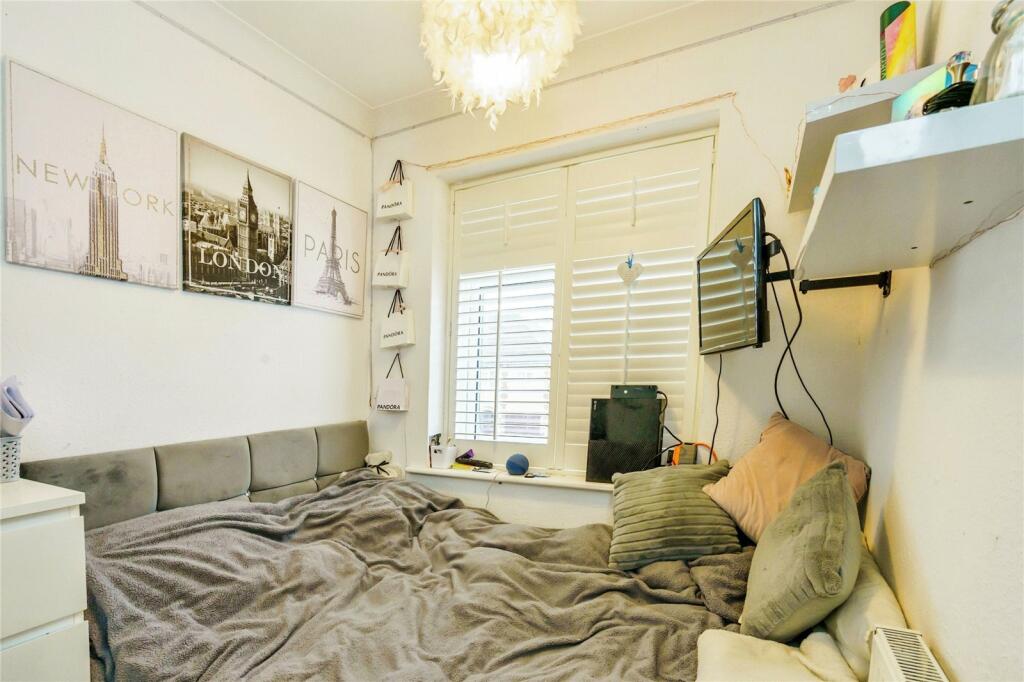 3 bed End of Terrace