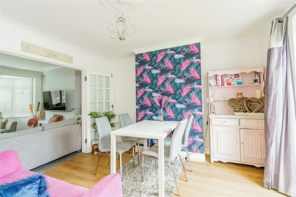 3 bed End of Terrace