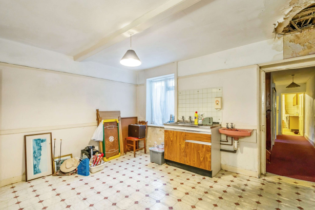 4 bed House