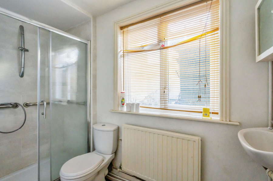 4 bed House