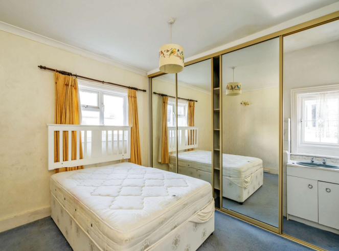 4 bed House