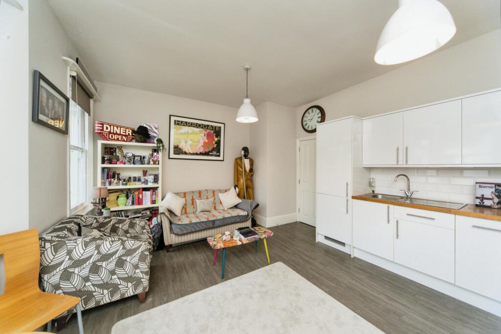 3 bed Maisonette