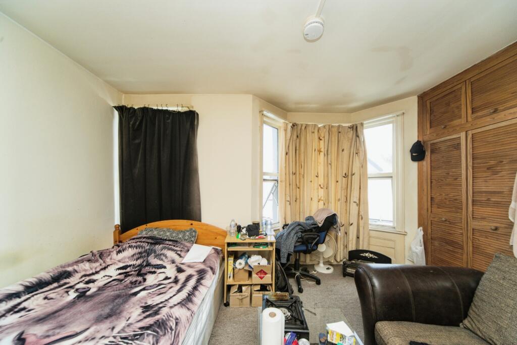 6 bed House
