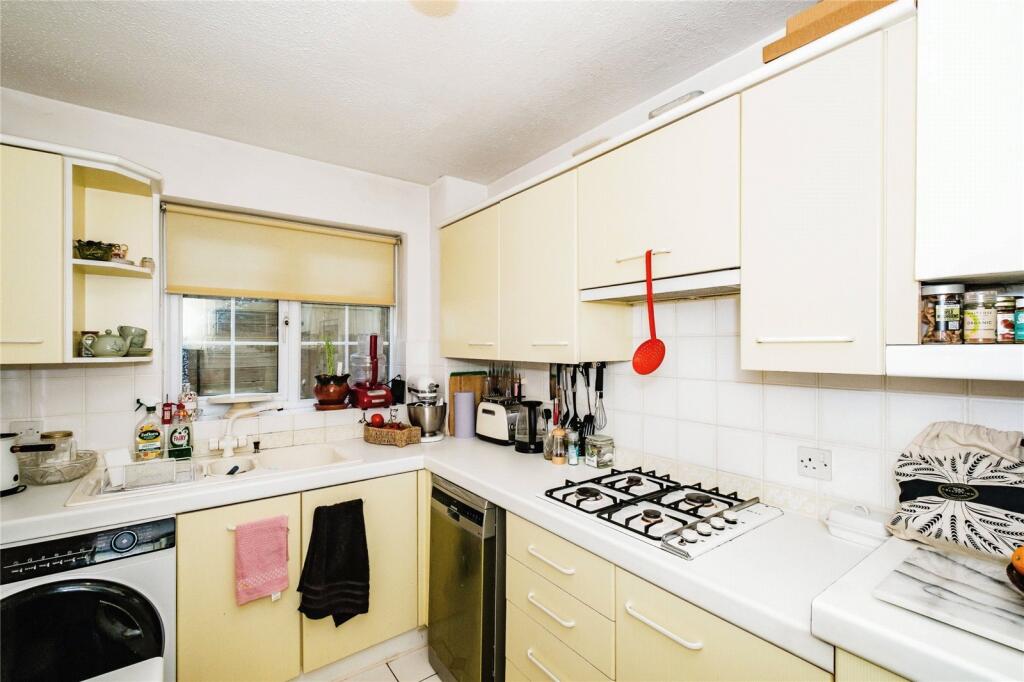 2 bed Semi-Detached