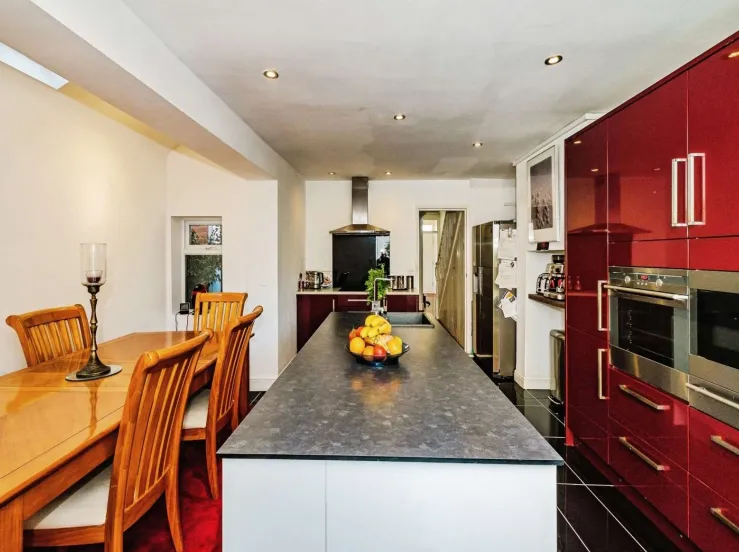 4 bed Terraced