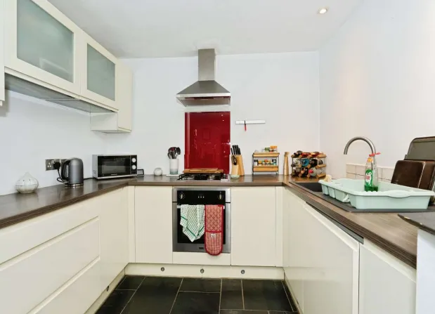 1 bed Ground Flat