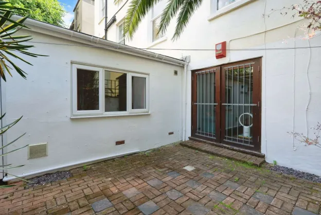1 bed Ground Flat