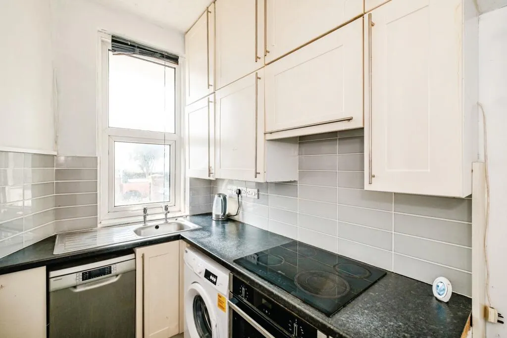 1 bed Ground Flat