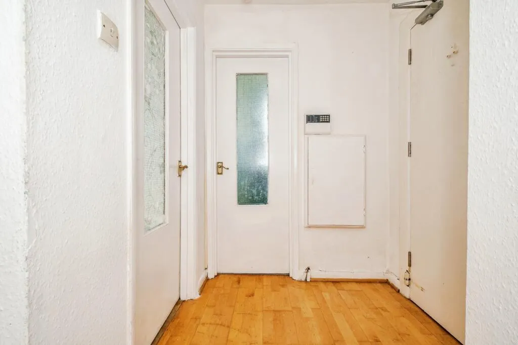 1 bed Ground Flat