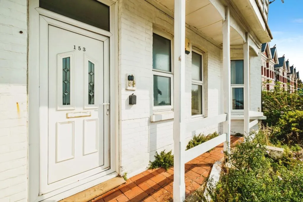 1 bed Ground Flat