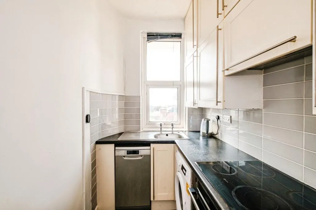1 bed Ground Flat