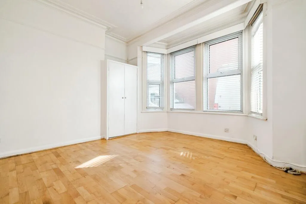 1 bed Ground Flat