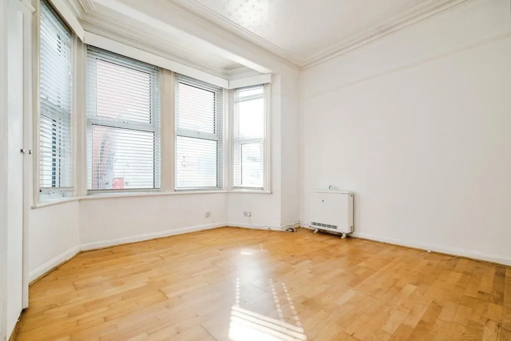 1 bed Ground Flat