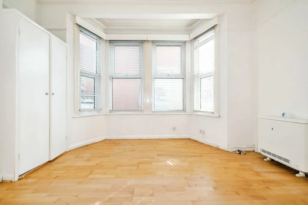 1 bed Ground Flat