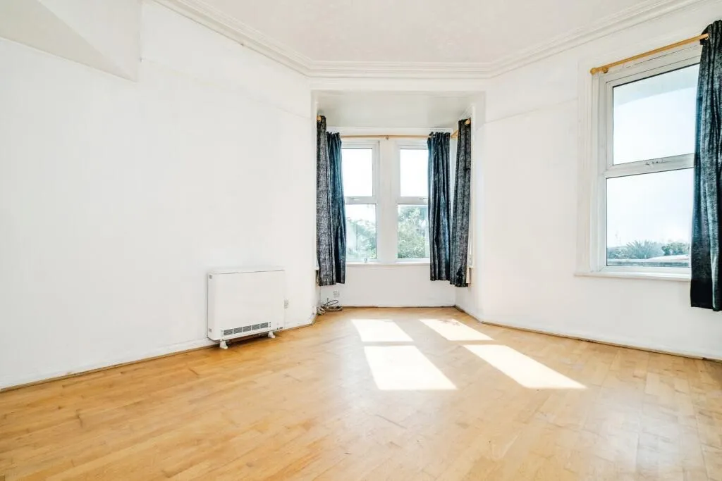 1 bed Ground Flat
