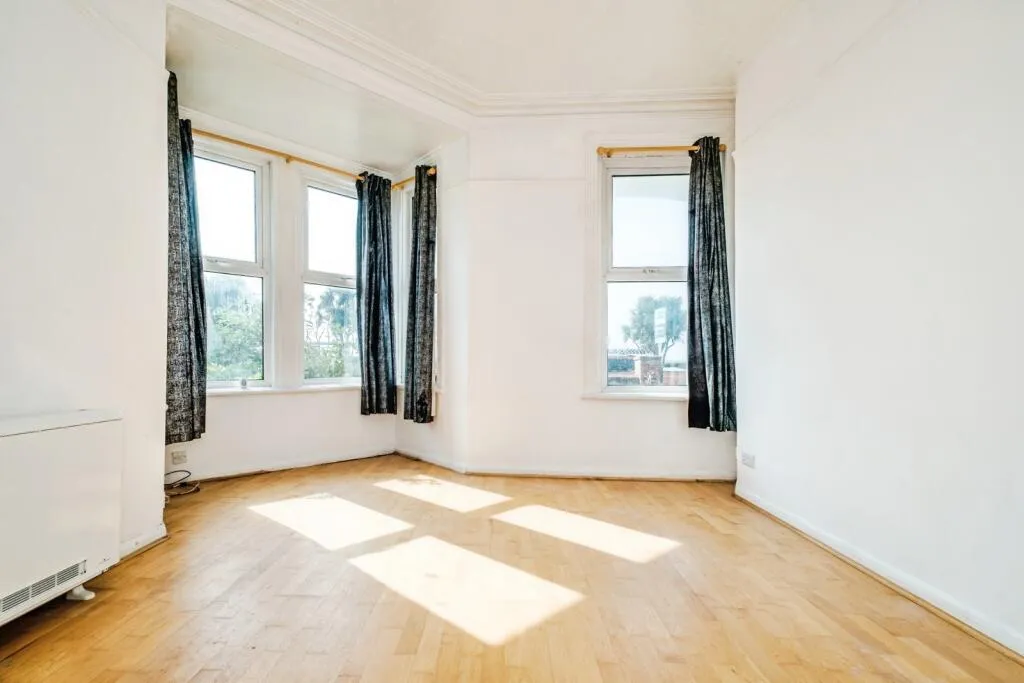 1 bed Ground Flat