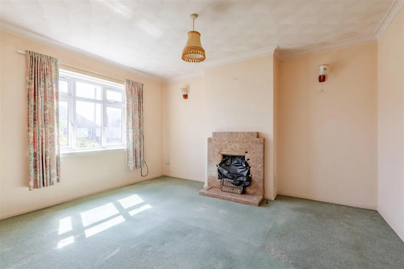 Easthill Drive, Portslade, Brighton, 3 bedroom, House - Semi-Detached