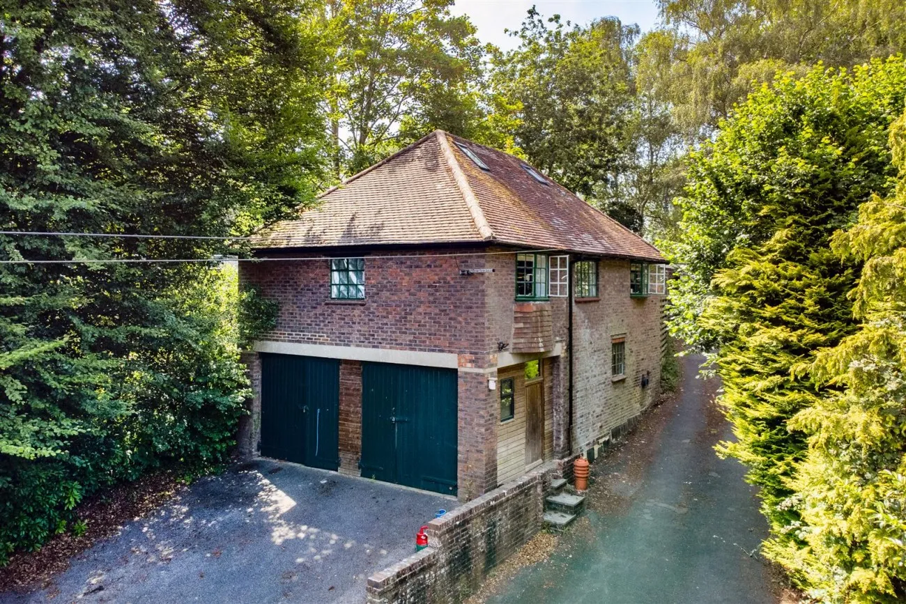 College Lane, East Grinstead, 3 bedroom, House - Detached