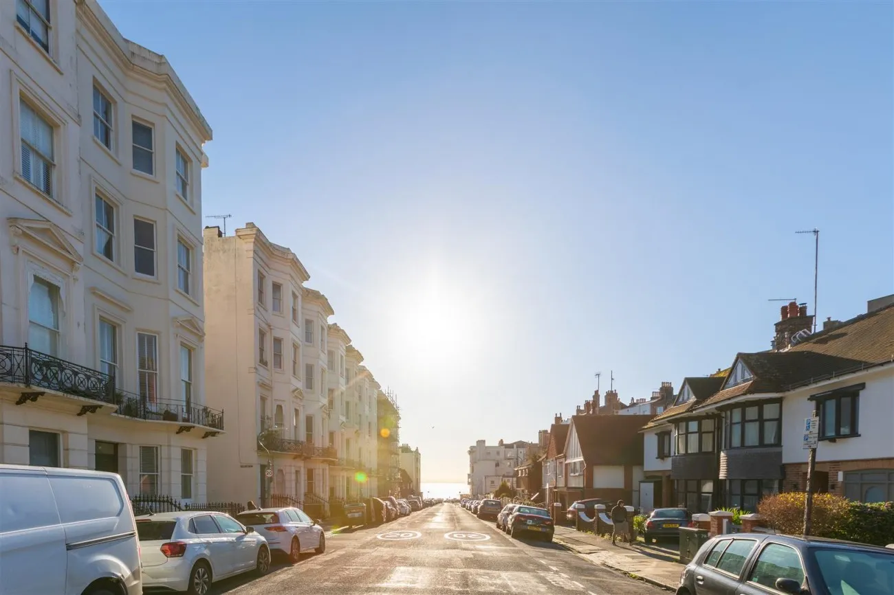 Holland Road, Hove, Apartment