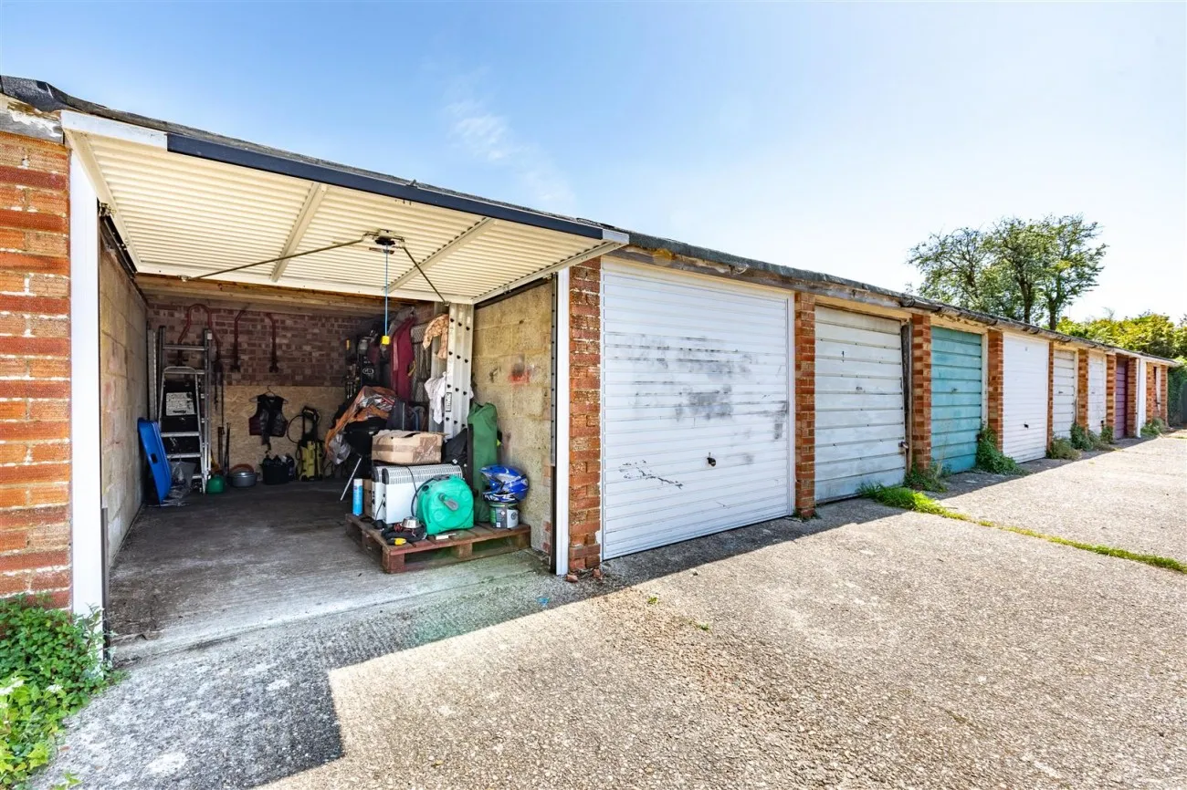 Duncton Road, Rustington, Littlehampton, Garage