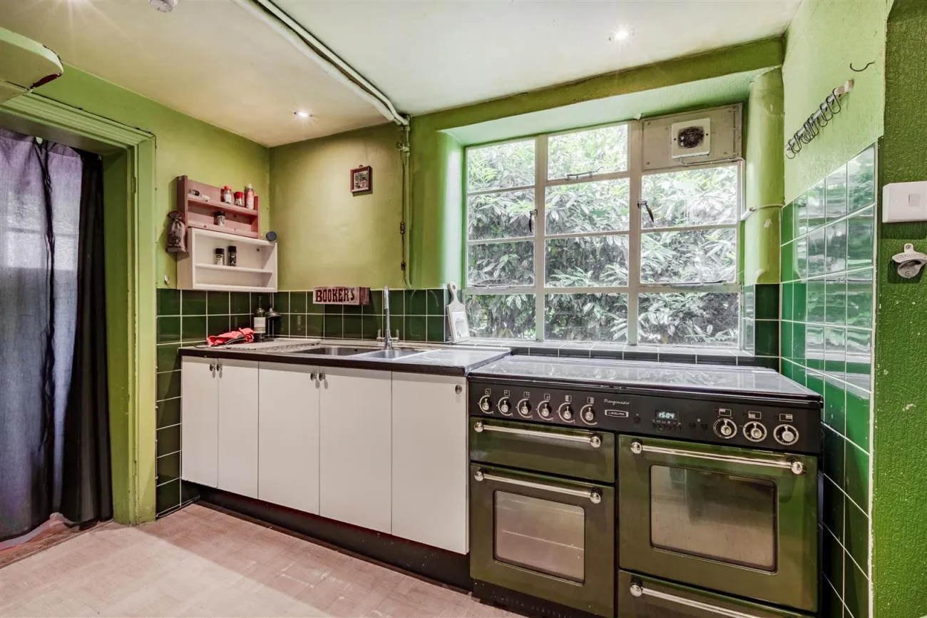 College Lane, East Grinstead, 14 bedroom, House - Detached
