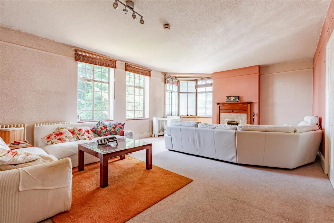 College Lane, East Grinstead, 14 bedroom, House - Detached