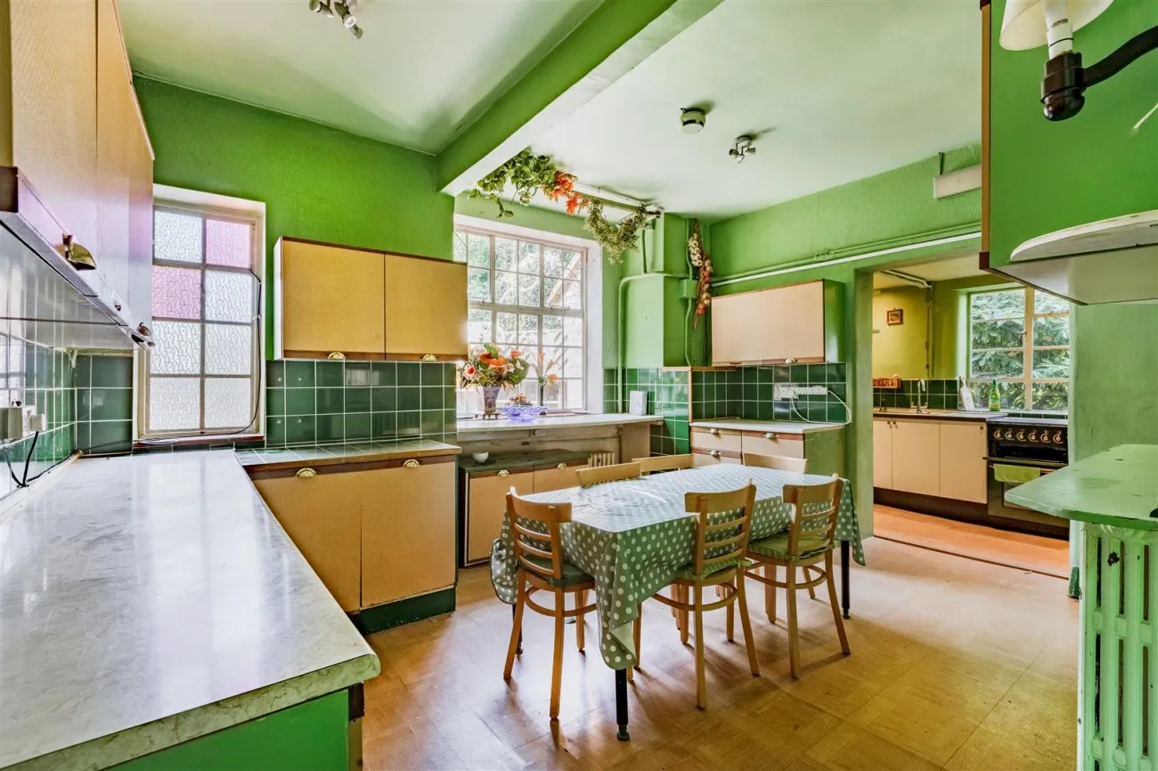 College Lane, East Grinstead, 14 bedroom, House - Detached