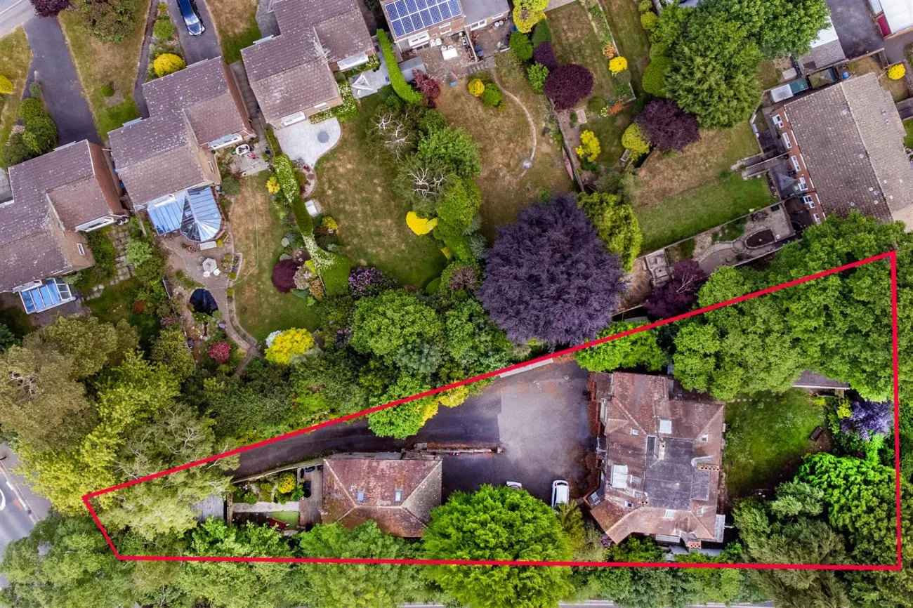 College Lane, East Grinstead, 14 bedroom, House - Detached