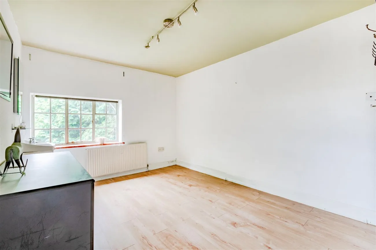 College Lane, East Grinstead, 14 bedroom, House - Detached