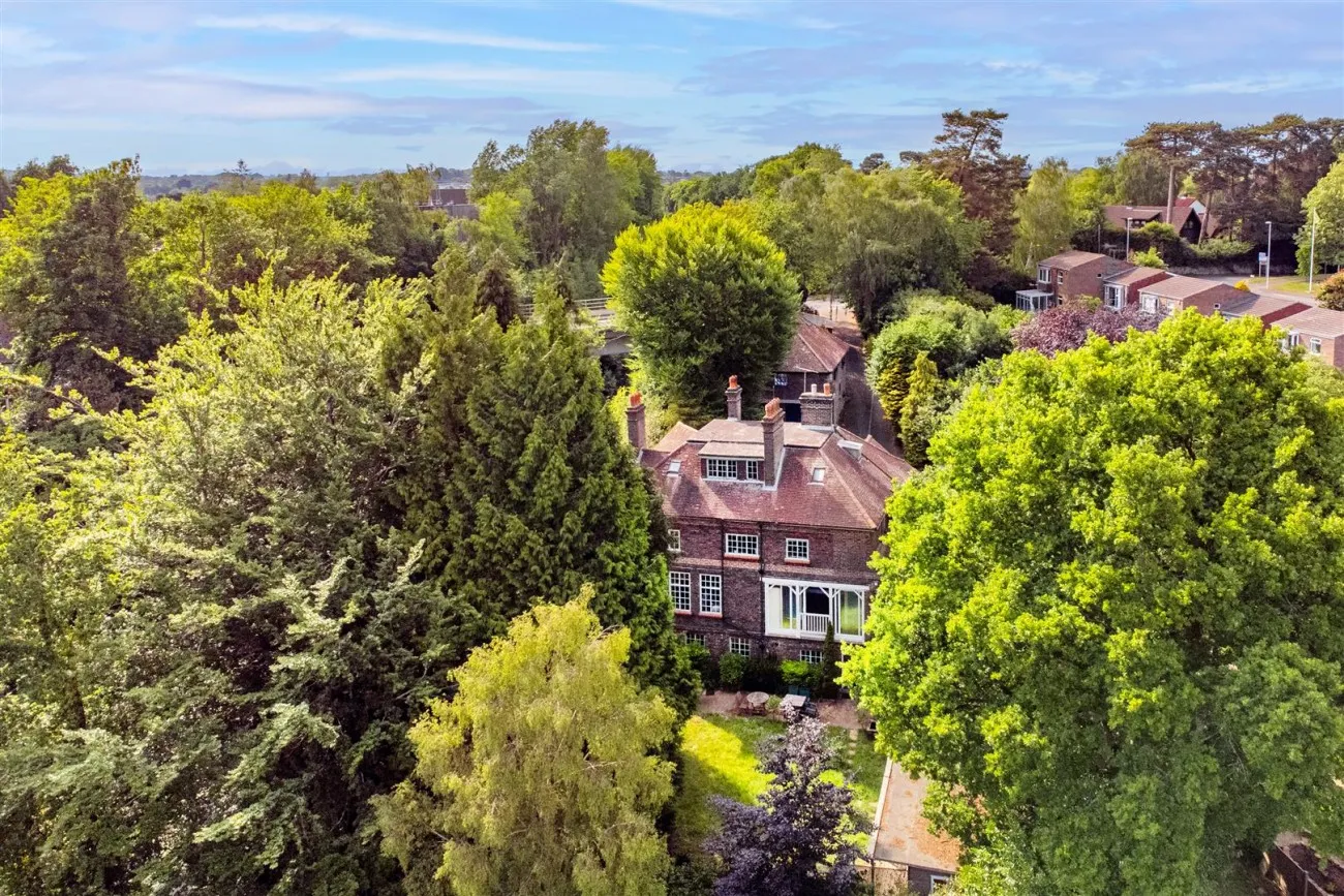 College Lane, East Grinstead, 14 bedroom, House - Detached