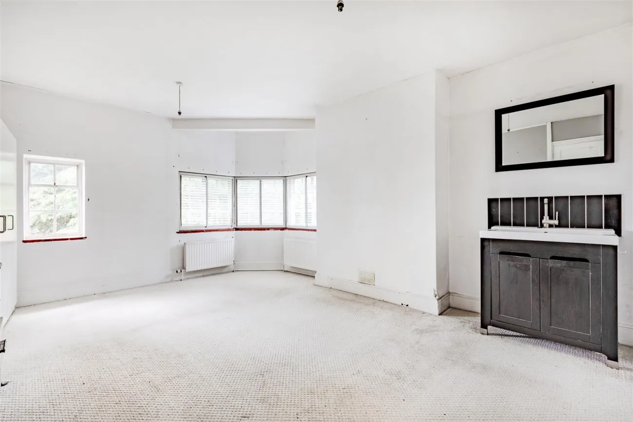College Lane, East Grinstead, 14 bedroom, House - Detached