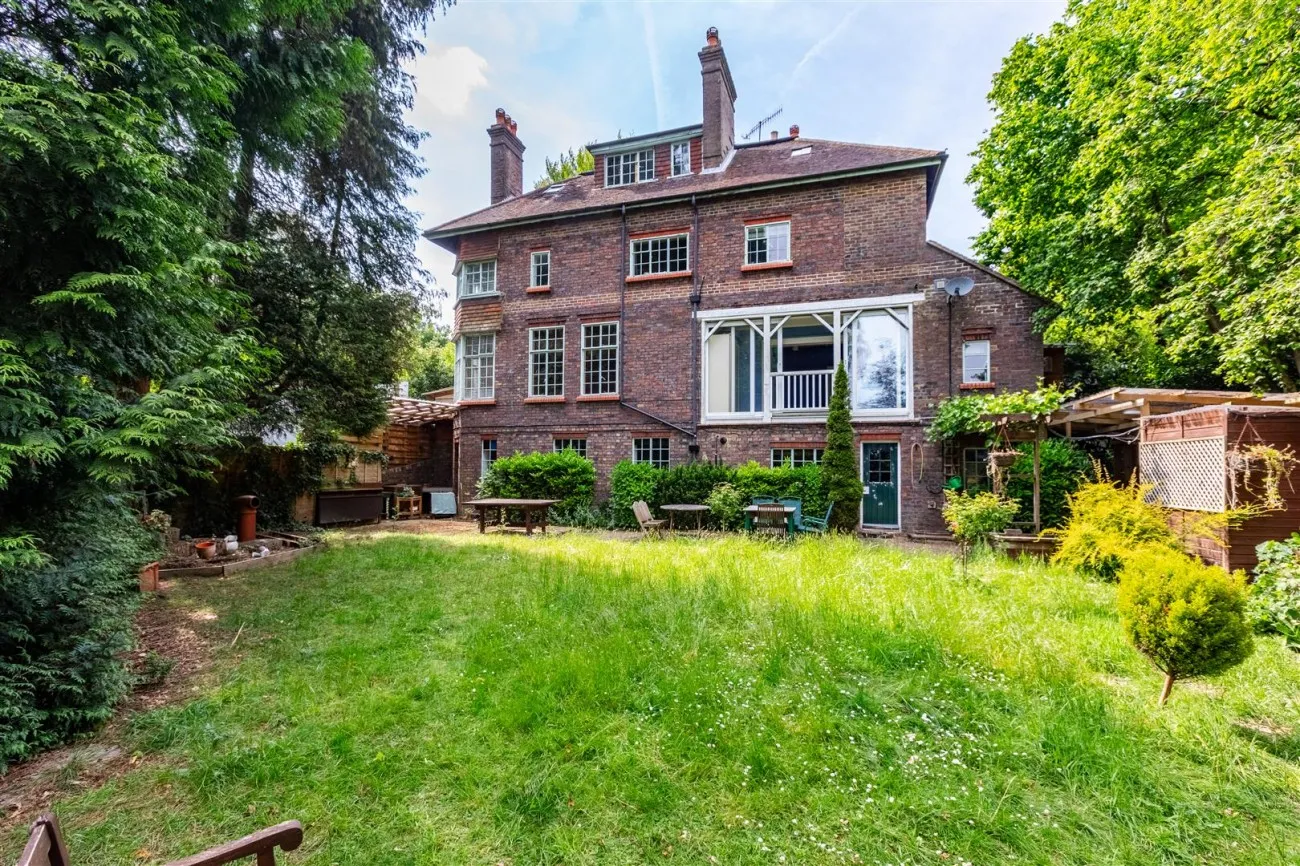 College Lane, East Grinstead, 14 bedroom, House - Detached