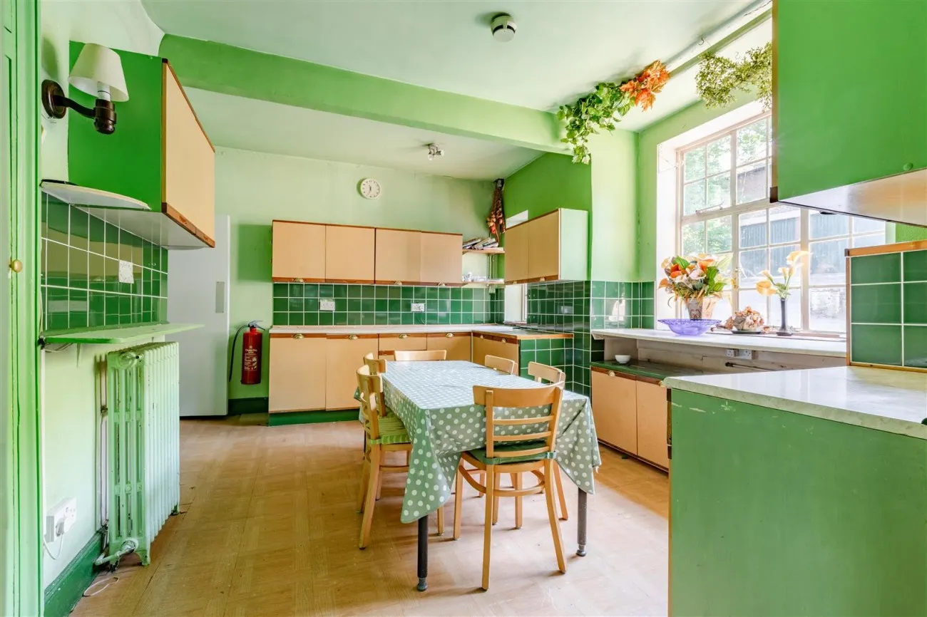 College Lane, East Grinstead, 14 bedroom, House - Detached