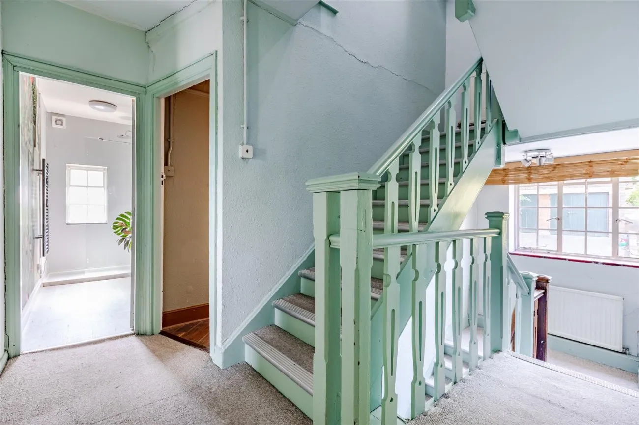 College Lane, East Grinstead, 14 bedroom, House - Detached