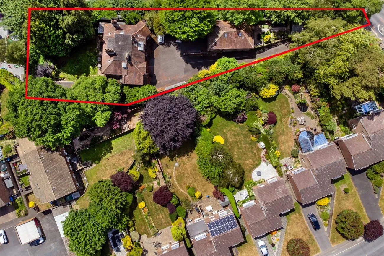 College Lane, East Grinstead, 14 bedroom, House - Detached