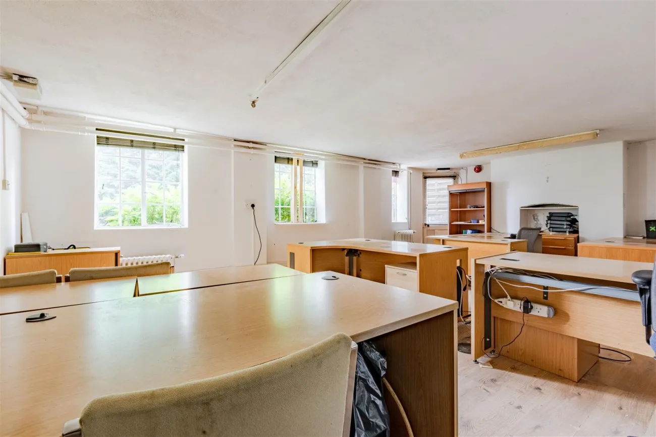 College Lane, East Grinstead, 14 bedroom, House - Detached