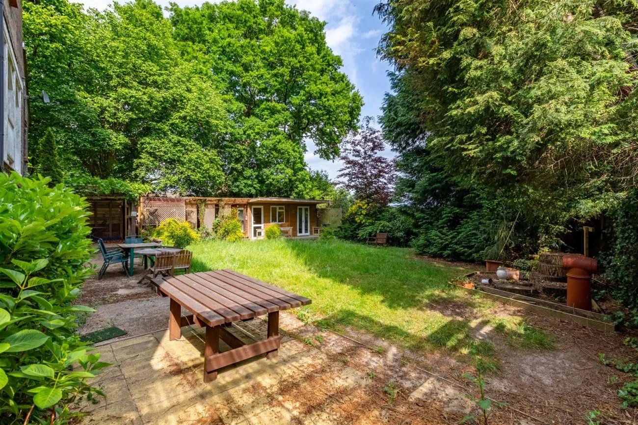 College Lane, East Grinstead, 14 bedroom, House - Detached