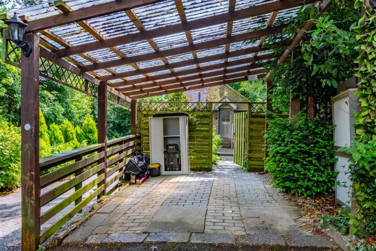 College Lane, East Grinstead, 14 bedroom, House - Detached