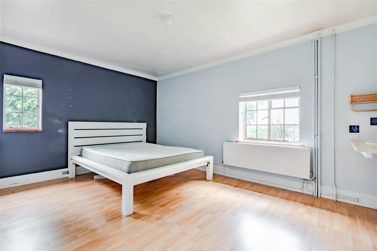 College Lane, East Grinstead, 14 bedroom, House - Detached